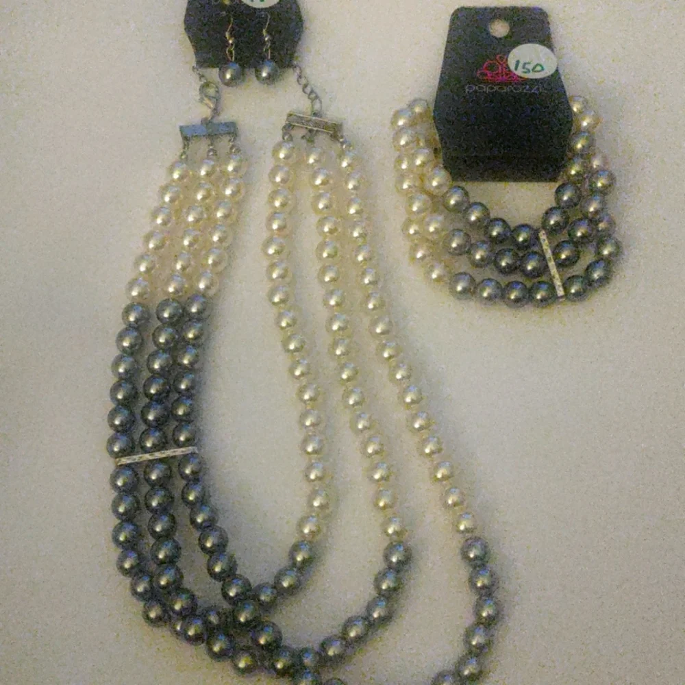 Necklace set with bracelet and Earrings - Picture 1 of 1
